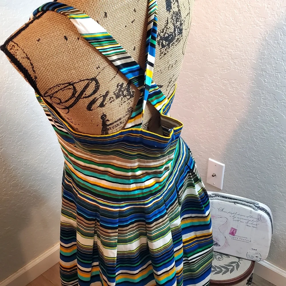 New direction dress - Picture 2 of 3